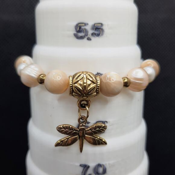 Baroque Pearl Beaded Bracelet Artisan Made Gold Tone Dragonfly Charm Stretch NEW - Picture 8 of 11